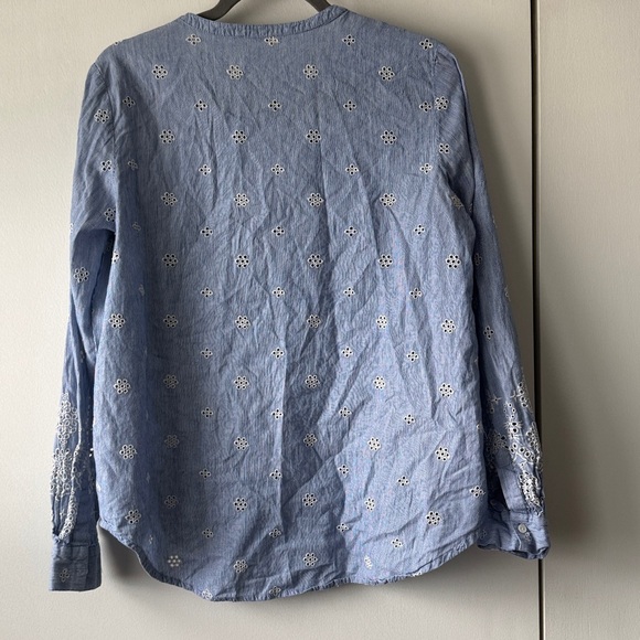 Sundance Blue Eyelet Embroidered Button Up Blouse Sz L 100% Cotton Pin Stripe - Picture 4 of 4